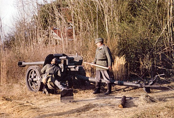 Ralph and Leon Lovett crew a 7,5cm. Panzer Abwehr Kanone (PAK) 1940