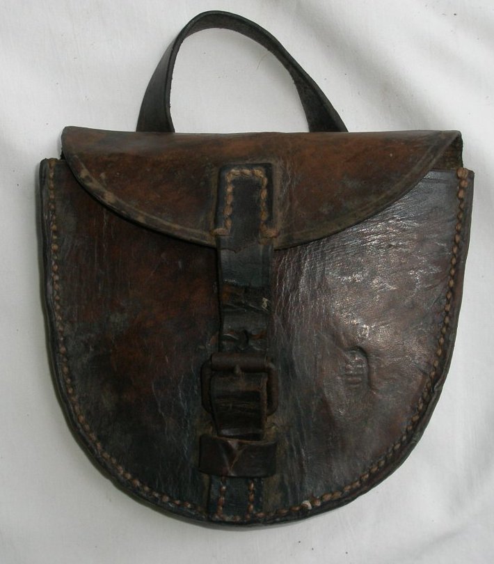 horseshoe pouch front