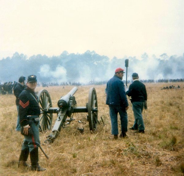 Parrott 10 Pounder in a re-enactment, Leon Lovett with crew